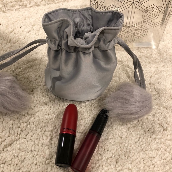 NWT MAC cosmetics snow ball kit in Ruby Woo - Picture 4 of 8